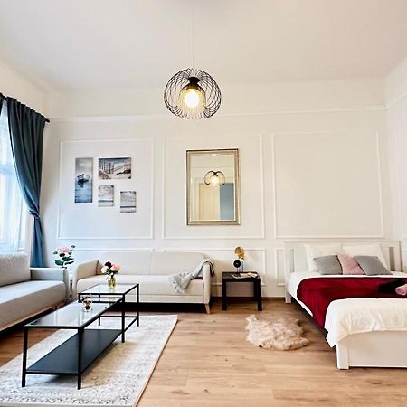 Jozsef 18 Apartment - 5 Mins To New York Cafe Budapest Exterior foto