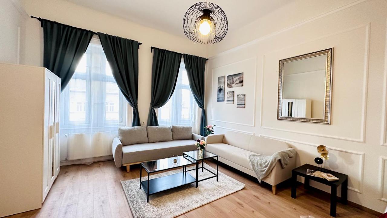 Jozsef 18 Apartment - 5 Mins To New York Cafe Budapest Exterior foto