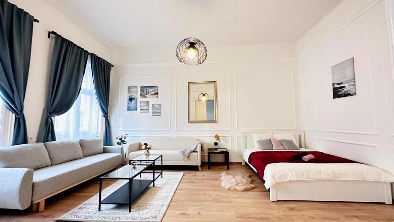 Jozsef 18 Apartment - 5 Mins To New York Cafe Budapest Exterior foto